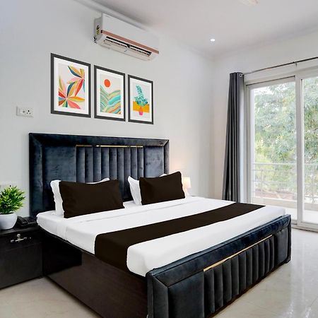 Super Townhouse Sector 53 Golf Course Road Lägenhet Gurgaon Exteriör bild