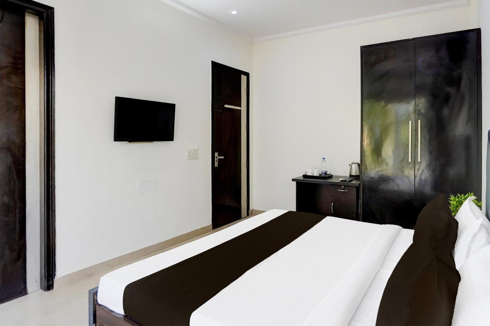 Super Townhouse Sector 53 Golf Course Road Lägenhet Gurgaon Exteriör bild