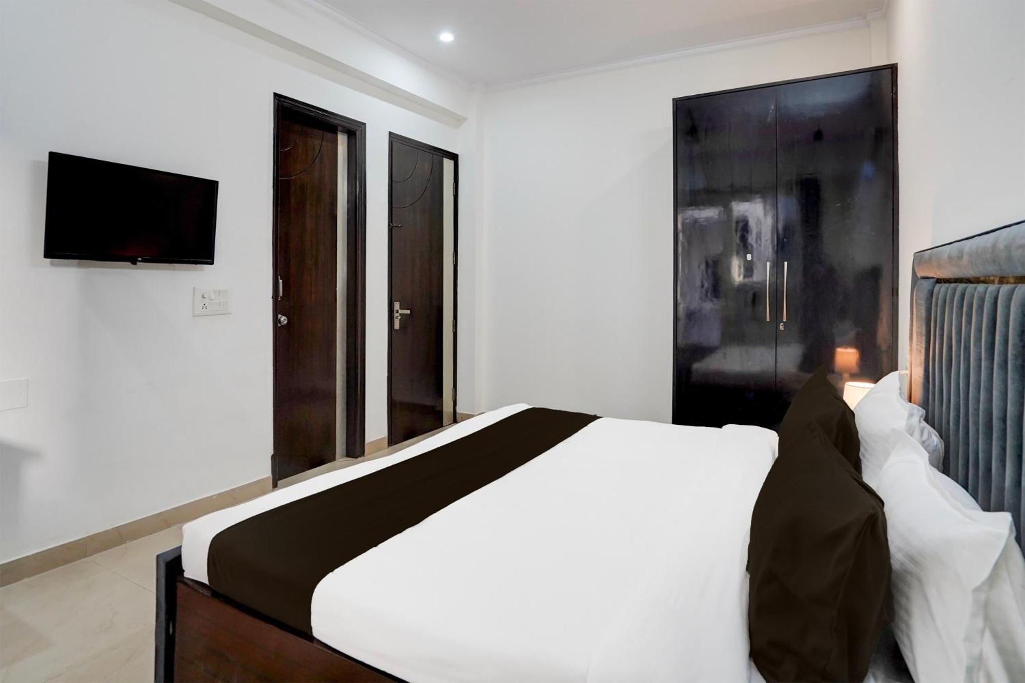 Super Townhouse Sector 53 Golf Course Road Lägenhet Gurgaon Exteriör bild