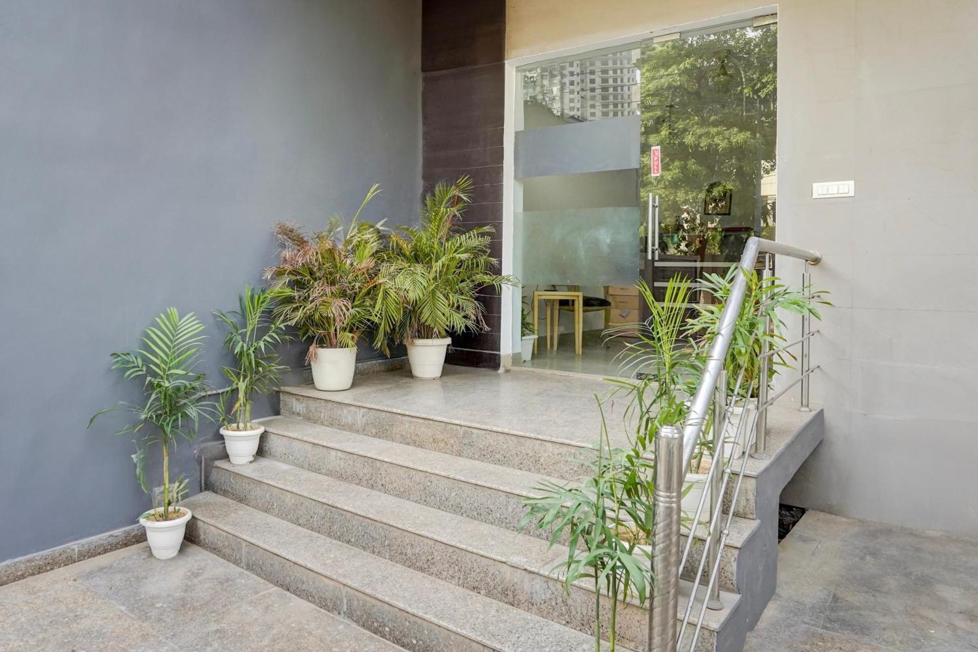 Super Townhouse Sector 53 Golf Course Road Lägenhet Gurgaon Exteriör bild