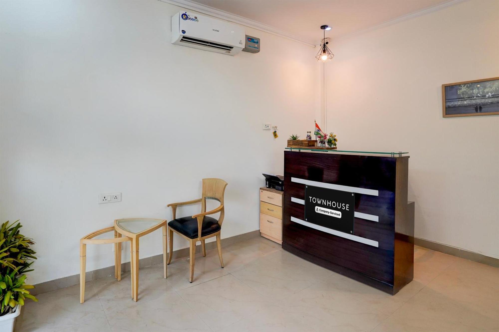 Super Townhouse Sector 53 Golf Course Road Lägenhet Gurgaon Exteriör bild