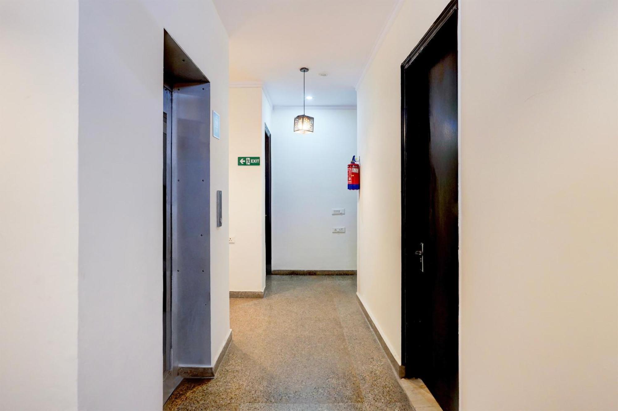 Super Townhouse Sector 53 Golf Course Road Lägenhet Gurgaon Exteriör bild