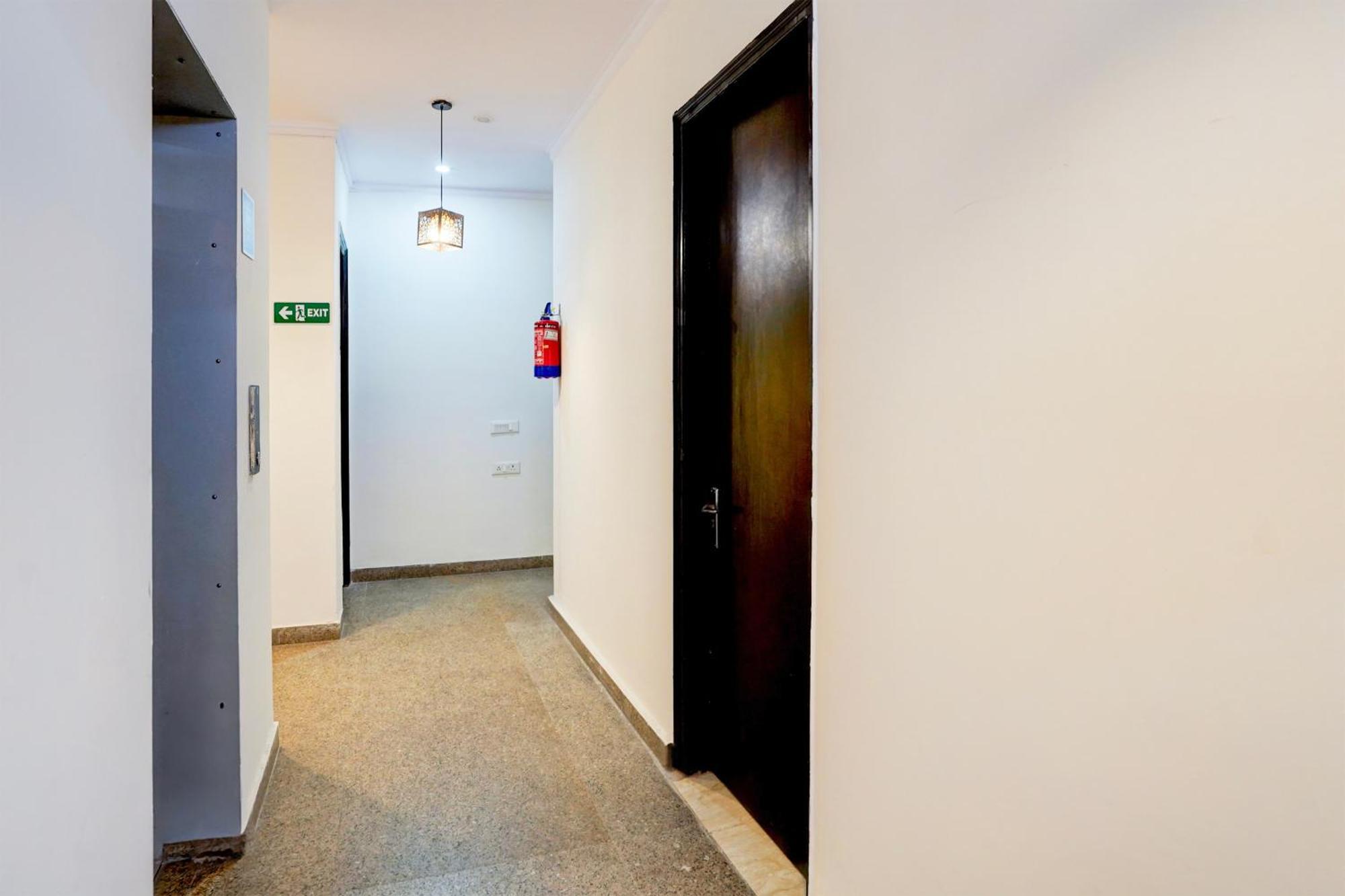 Super Townhouse Sector 53 Golf Course Road Lägenhet Gurgaon Exteriör bild