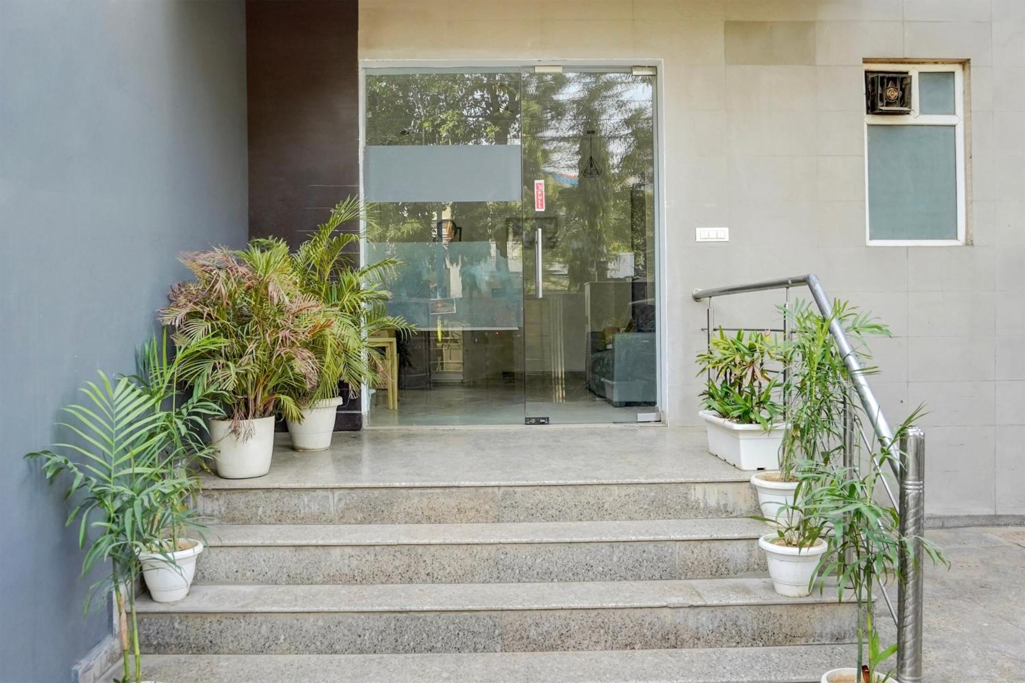 Super Townhouse Sector 53 Golf Course Road Lägenhet Gurgaon Exteriör bild