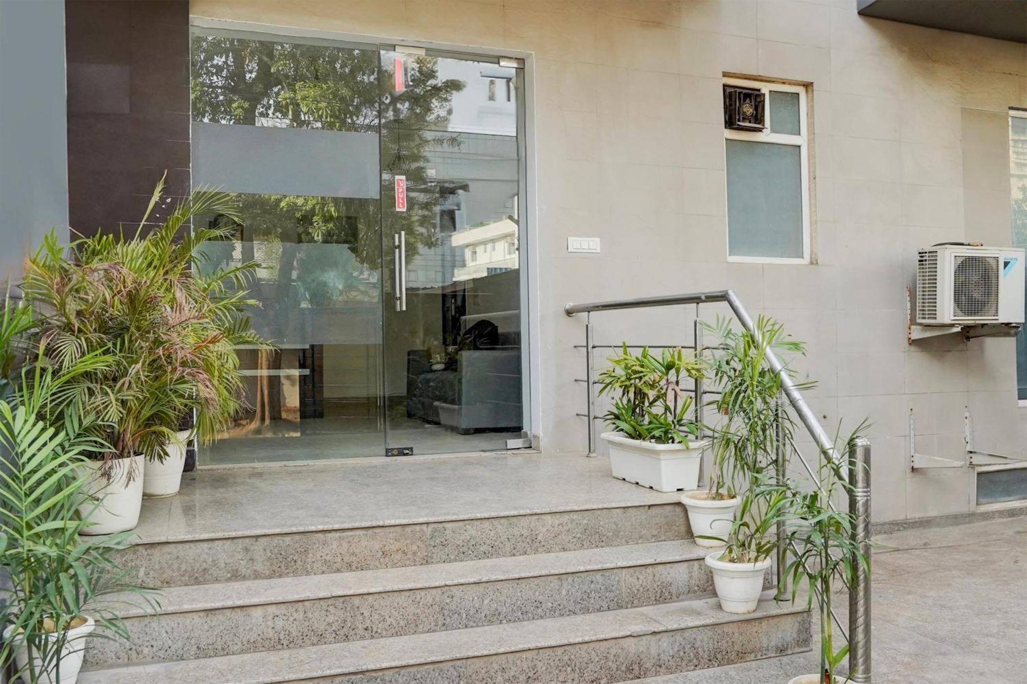 Super Townhouse Sector 53 Golf Course Road Lägenhet Gurgaon Exteriör bild